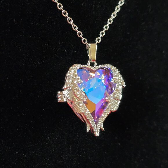 Heart Shaped Locket - Picture 2 of 4